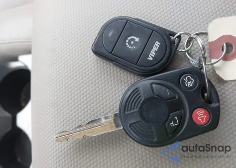 2008 Ford Escape Xlt z USA, uszkodzony, nr VIN 1FMCU931X8KE61891